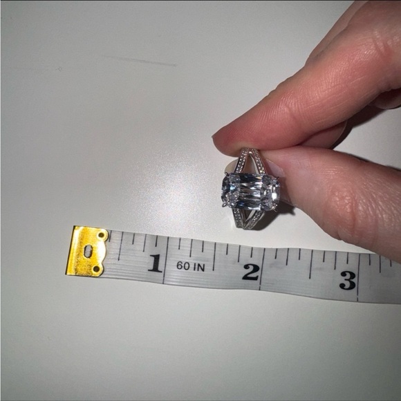 925 Sterling Silver Solitaire Ring - Picture 5 of 9